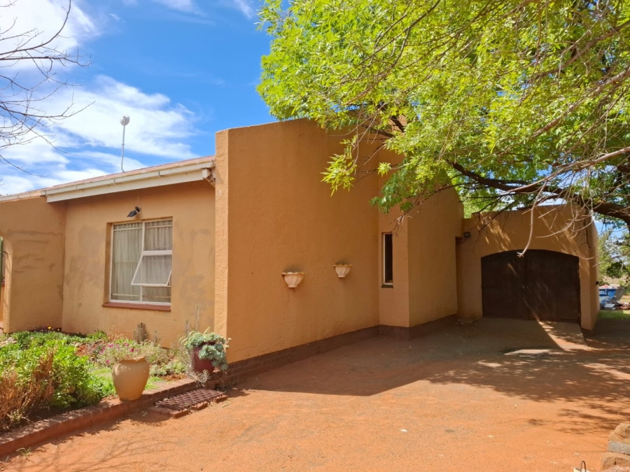 4 Bedroom Property for Sale in Bloemdal Free State